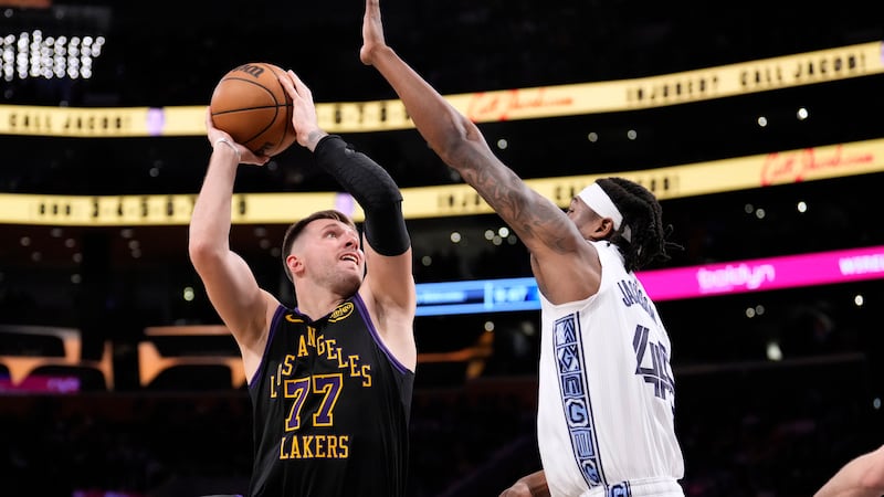 Doncic and James score 30+ each for 1st time this season in Lakers' 128-121 win over Grizzlies