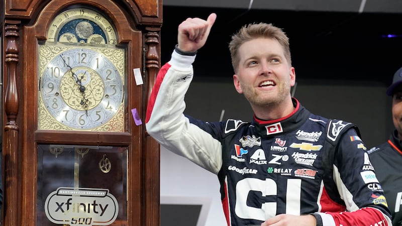 Byron outduels Blaney for victory at Martinsville and NASCAR Championship 4 berth