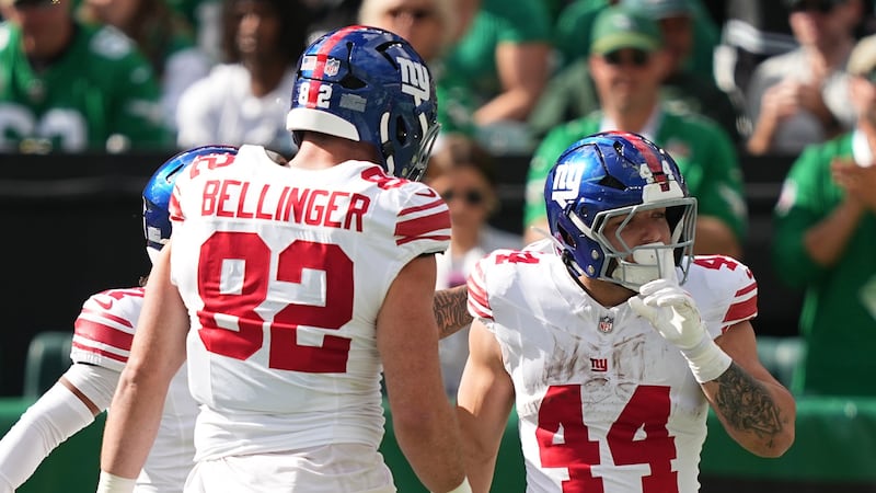 Giants' Cam Skattebo carted off field with apparent foot injury