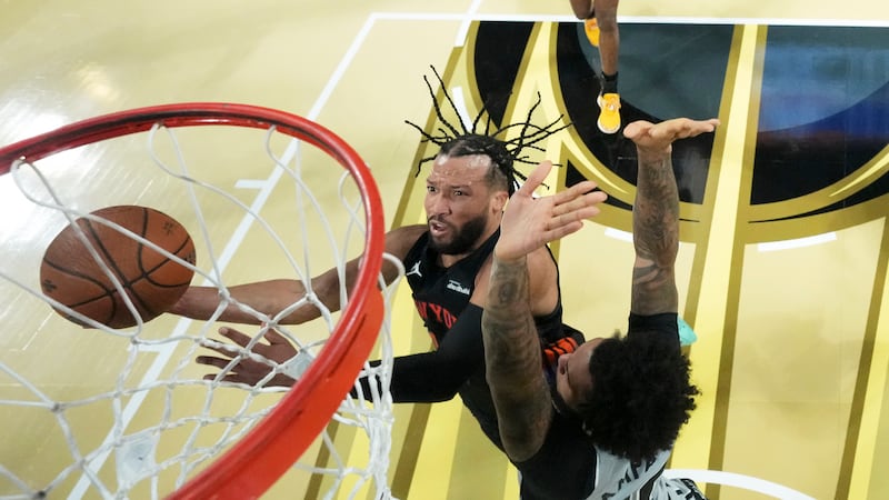 Knicks win NBA Cup after rallying to beat Spurs 124-113