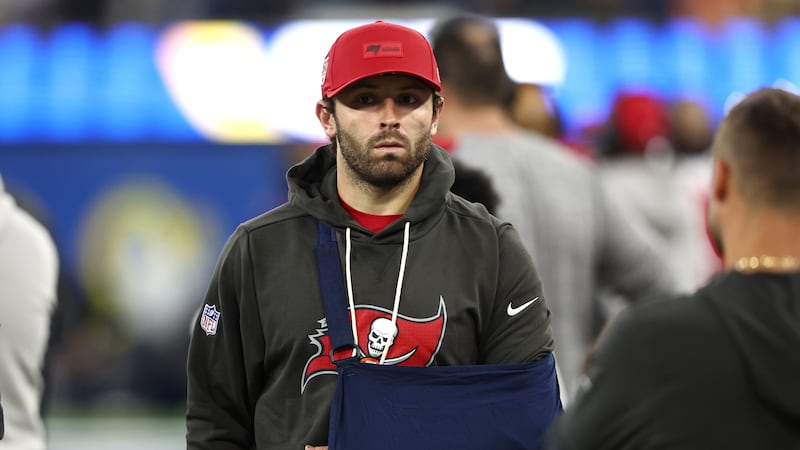 Buccaneers QB Baker Mayfield suffers sprained left shoulder in loss to Rams