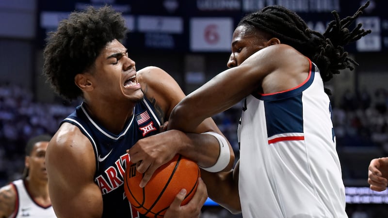 Jaden Bradley scores 21 points to lead No. 4 Arizona past No. 3 UConn 71-67
