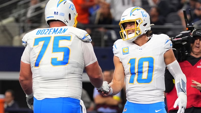 Justin Herbert keeps Chargers rolling toward playoffs with 34-17 win over Cowboys