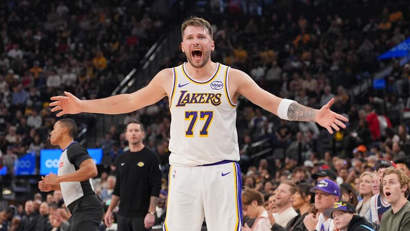 Luka Doncic exits Lakers game with leg injury
